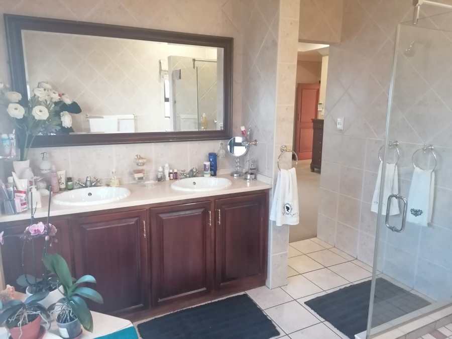 5 Bedroom Property for Sale in Doringkruin North West